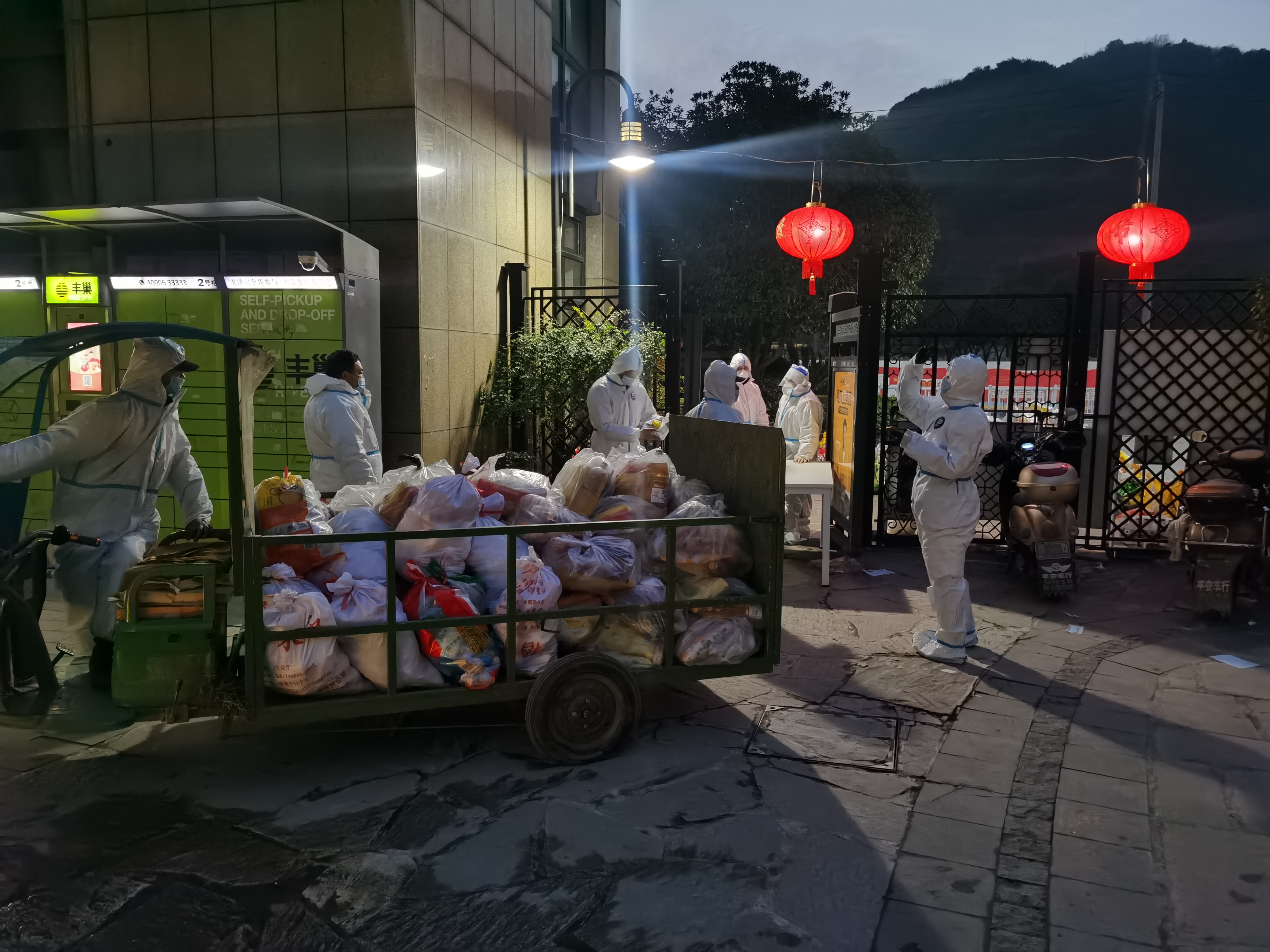 防疫隔离中的一碗热面条！来自宝运莱物业暖暖的爱